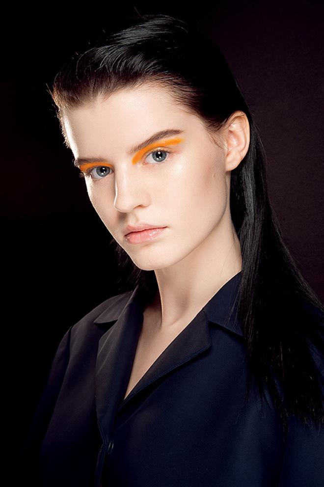 Sombras naranjas en el maquillaje de Salvatore Ferragamo