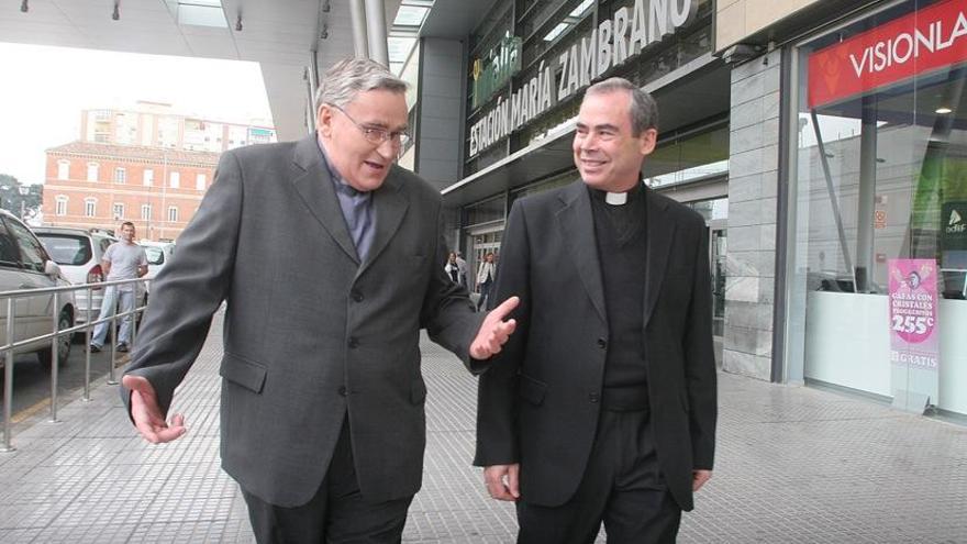 Fernández-Casamayor recibió a Jesús Catalá a su llegada a Málaga como nuevo obispo en 2008