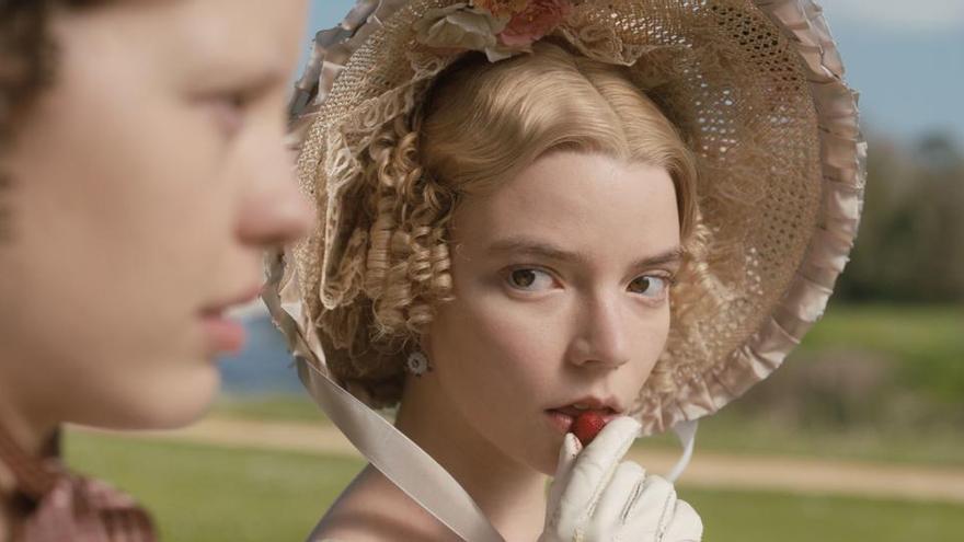 Anya Taylor-Joy protagoniza la película Emma que hoy se estrena online.