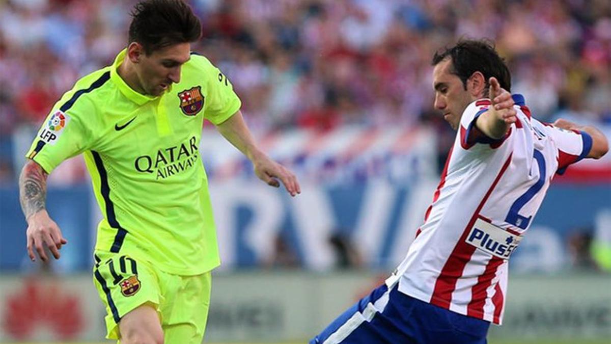 Leo Messi, encarando a Godín