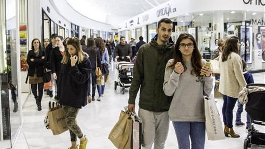 La patronal pide a Vara que se evite &quot;la judicilización&quot; de la apertura en festivos