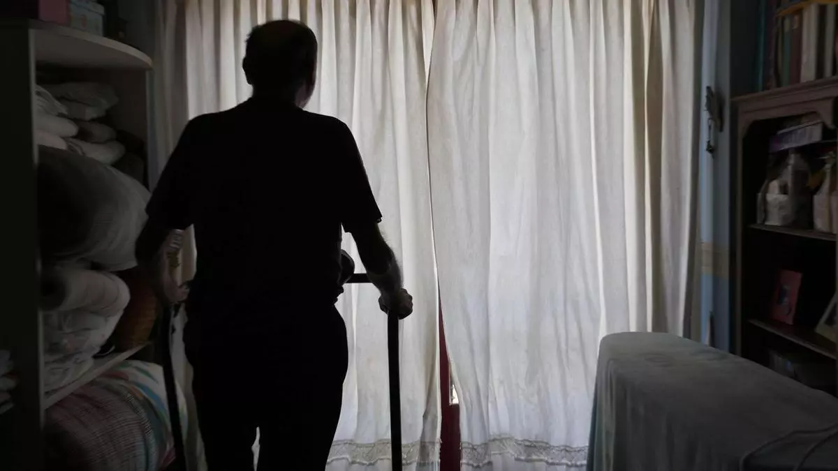 Catalunya despliega la ley ELA con ayudas de hasta 15.000 euros al mes para dependientes extremos