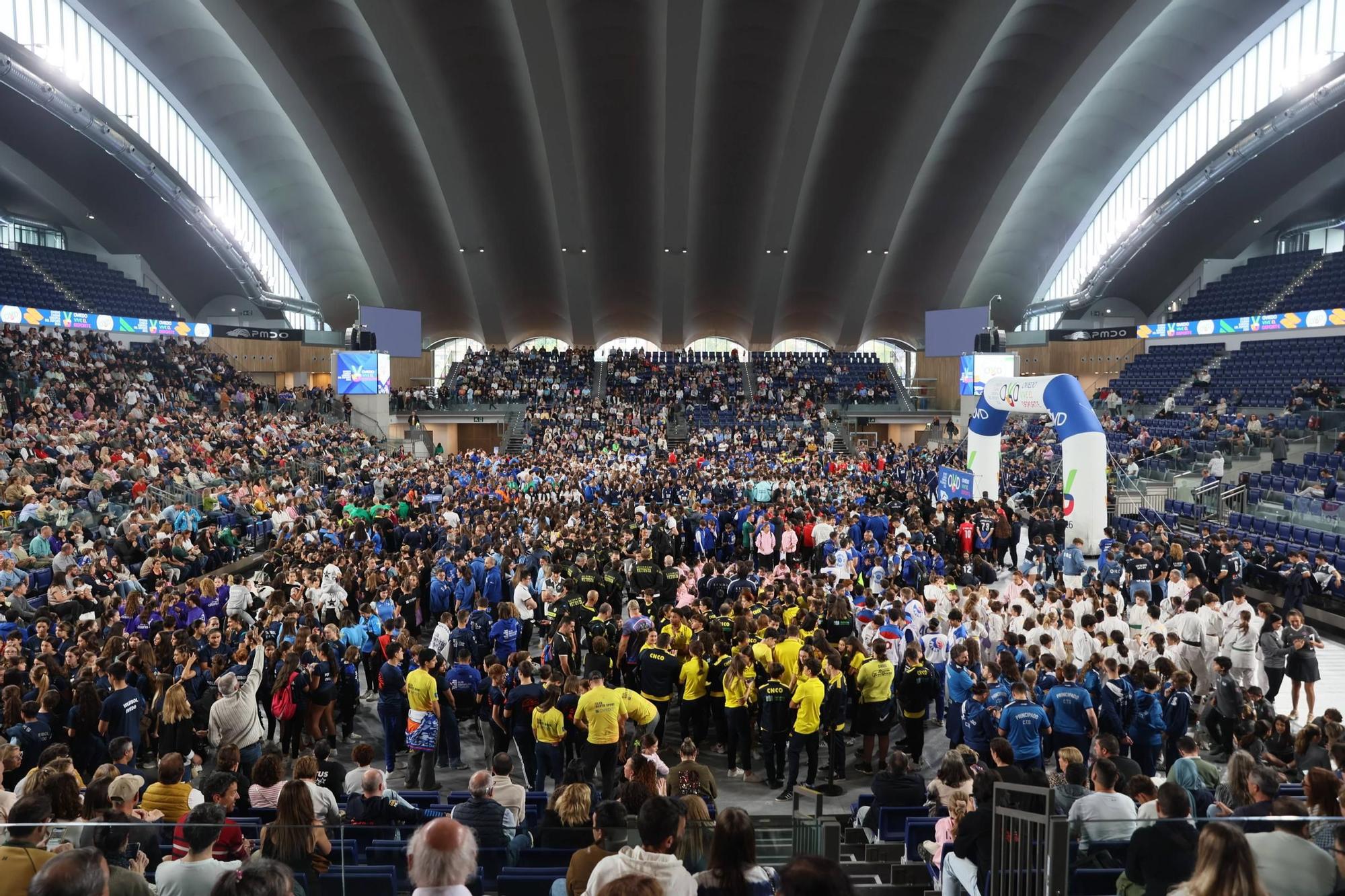 EN IMÁGENES: El encuentro de 50 clubs de Oviedo en el Palacio de los Deportes
