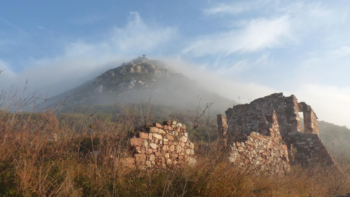 Les restes de Sant Pere Sacama, una de les sortides que es van fer el 2022 a Olesa de Montserrat