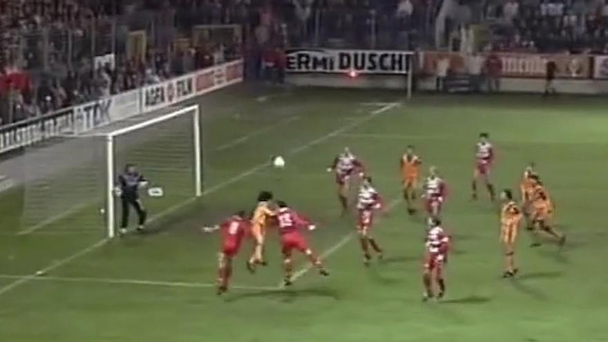 Bakero contra el Kaiserslautern en la Copa de Europa, el 5 de novembre de 1991