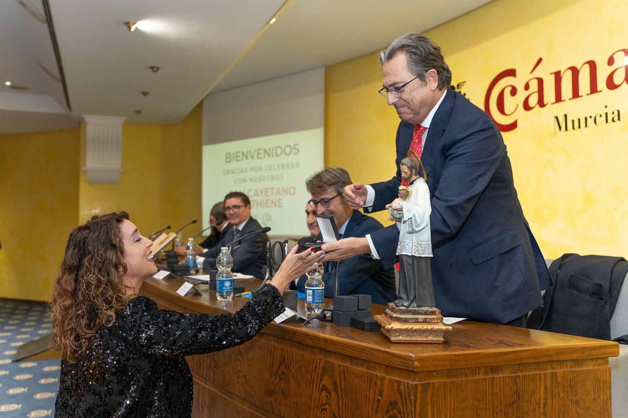 El Colegio de Gestores Administrativos de Murcia celebra patrón y distingue a nuevos colegiados