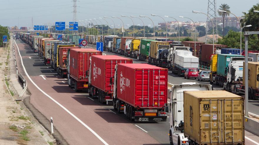 La huelga de 2017 provocó grandes colapsos en las entradas al puerto.