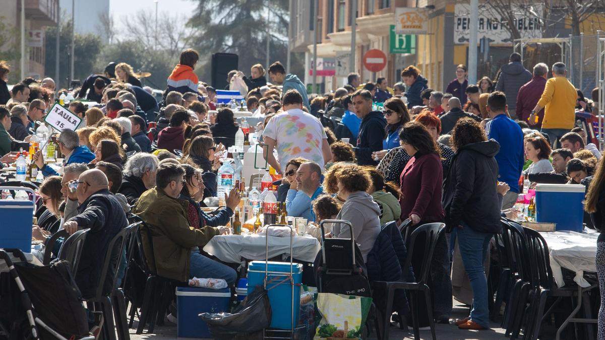 La cita gastronòmica per excel•lència de les festes de Sant Pasqual aconsegueix reunir a milers de persones pels carrers de la ciutat.
