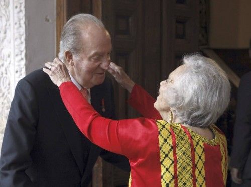 La escruitora mexicana ha recibido el Cervantes en Alcalá de Henares de manos del Rey.