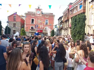 Así fue el chupinazo de las fiestas de Nuestra Señora de La Barca y San Roque, de Navia