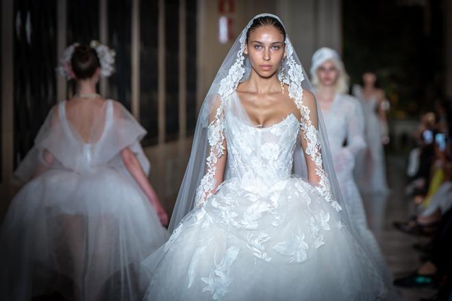 La Barcelona Bridal Fashion Week eixampla l’altar: més festa, més alta costura i una ambició global