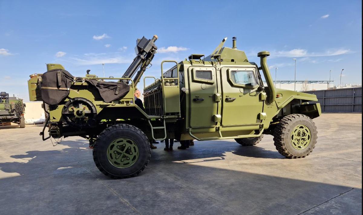Mortero embarcado en un VAMTAC del Ejército