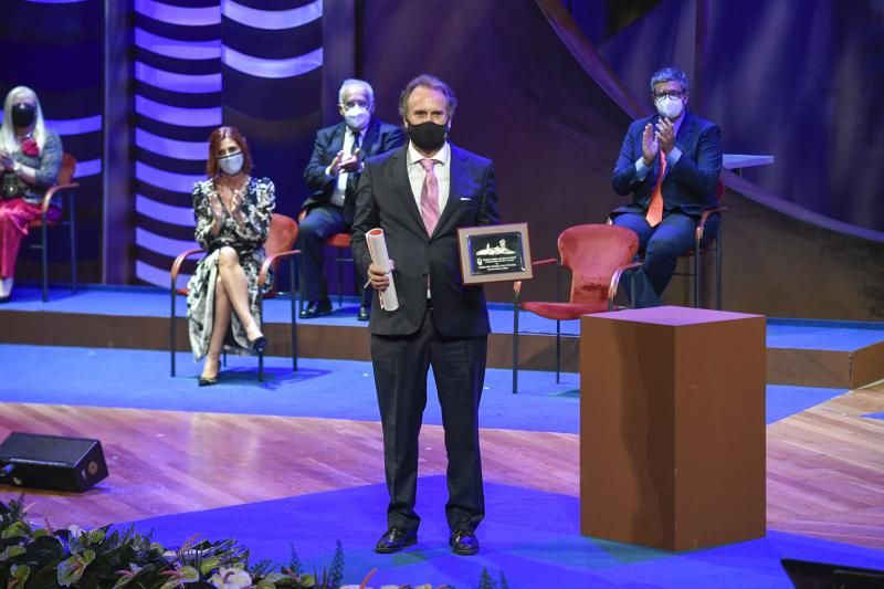 Acto de entrega de honores y distinciones del Cabildo.