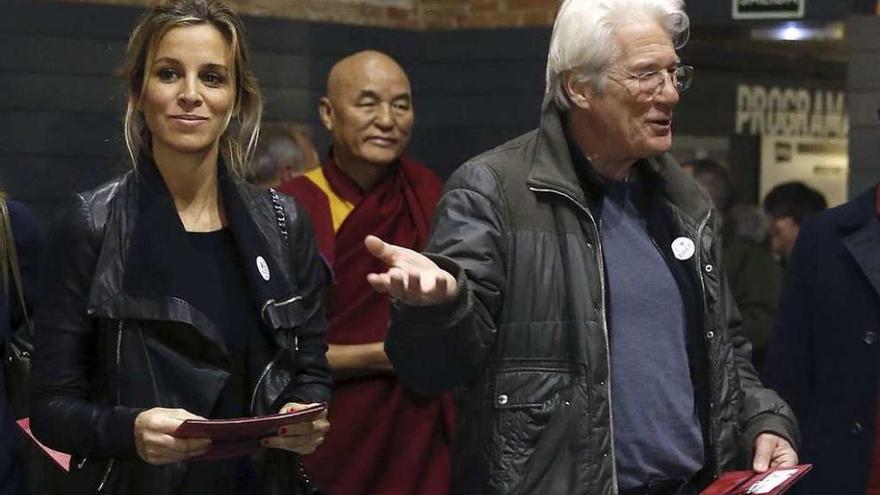 Richard Gere y su novia, la coruñesa Alejandra Silva, en Madrid en la presentación del documental sobre el Tíbet.
