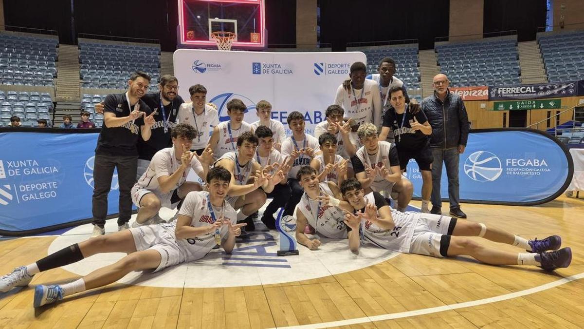 El Balidea Obradoiro celebrando el título gallego.