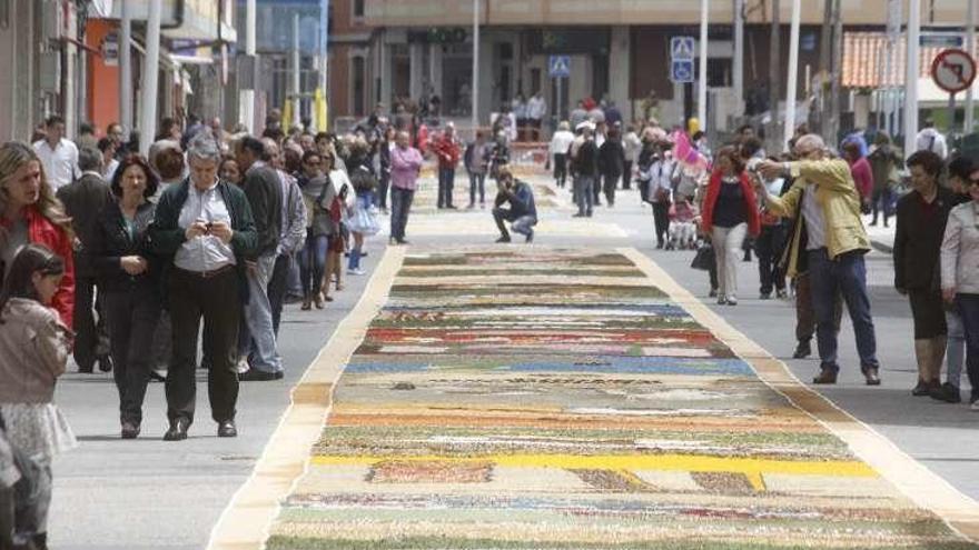 Alfombras en las calles de Bueu en el Corpus. // Santos Álvarez