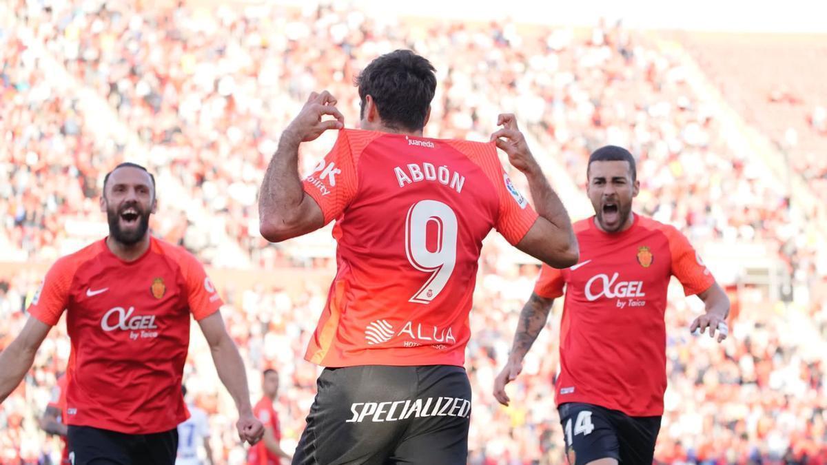 Abdón celebra su gol ante el Alavés.