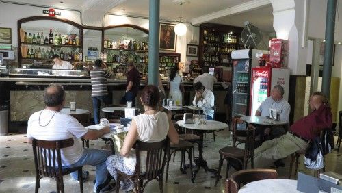 Café Lírico: Endzeit-Stimmung im Künstler-Wohnzimmer