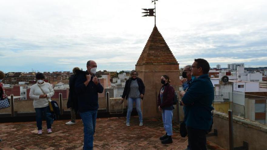 Visitantes en la Torre de Torrent. |   M.H.S