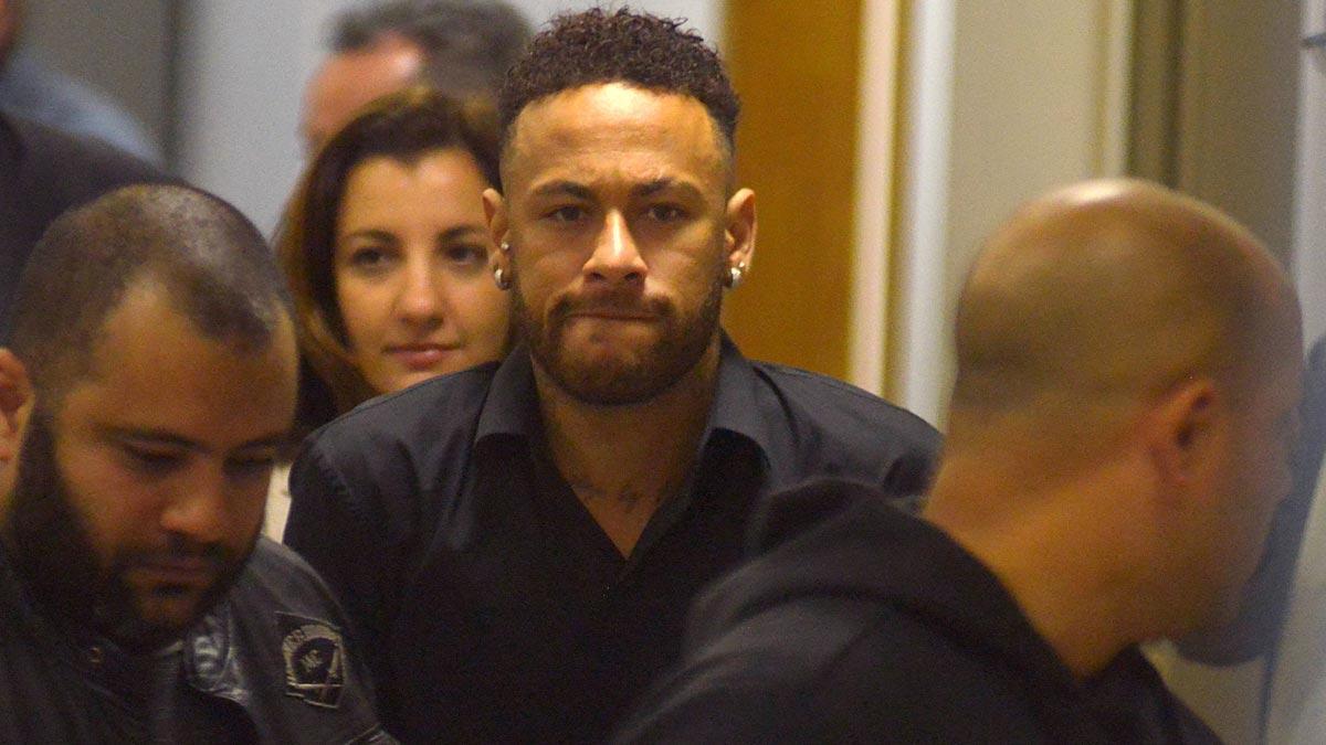 Neymar declara a la Policía en caso por violación y agradece apoyo de todos.