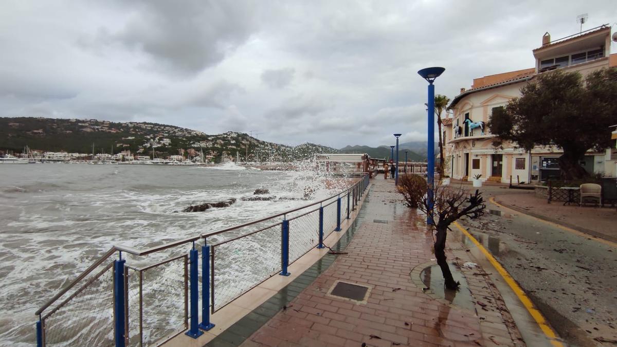 Bella provoca grandes destrozos en el Port d'Andratx