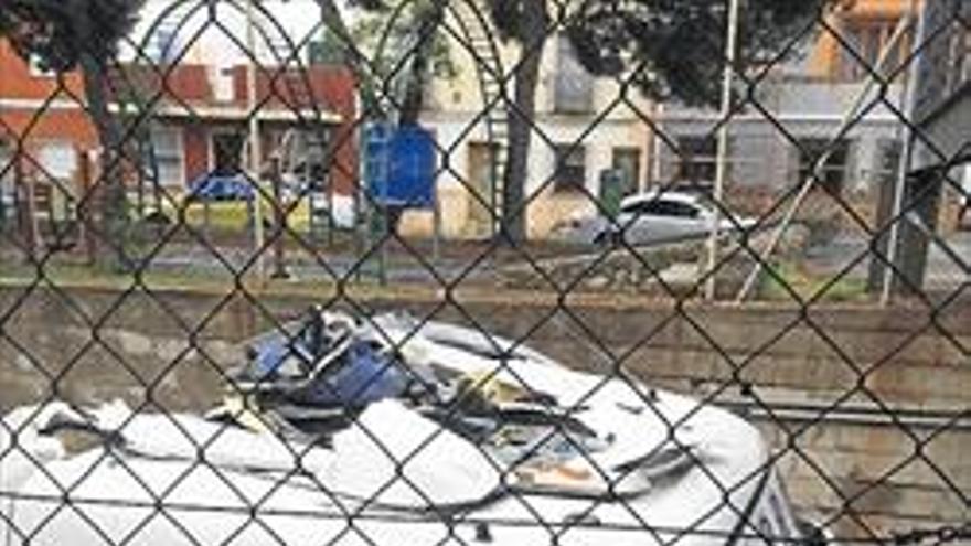 UN CAMIÓN DE GAS COLISIONA EN EL GRUPO LOURDES