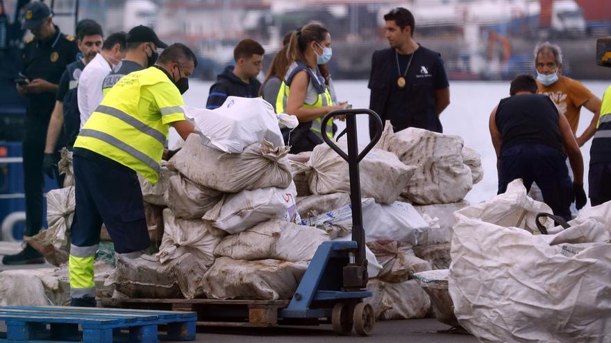 Atrapan un pesquero con unos 2.000 kilos de cocaína al Sur de Canarias