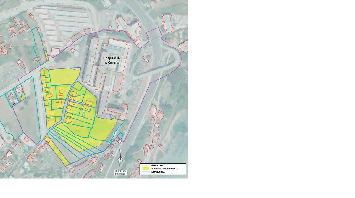 En amarillo, ámbito de expropiación con casas y solares detrás del hospital.