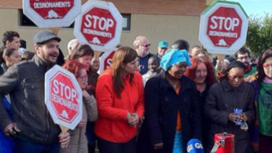 Imatge de la protesta d&#039;aquest matí davant del bloc de Salt