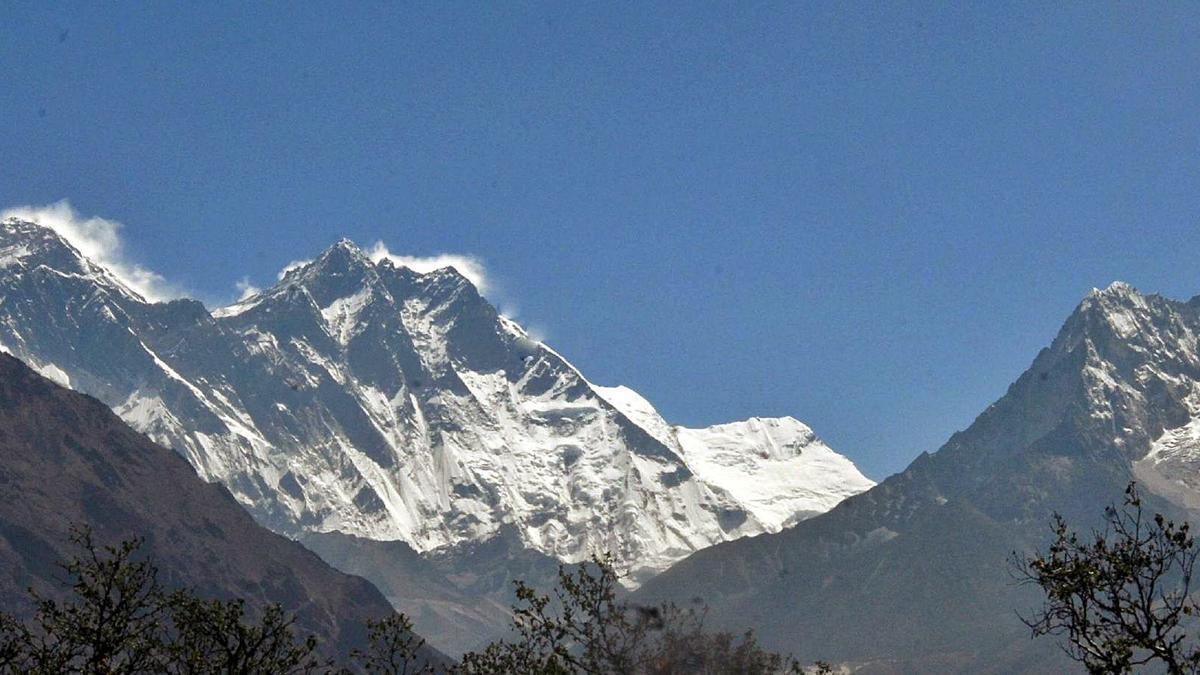 La calima derrite  el Himalaya