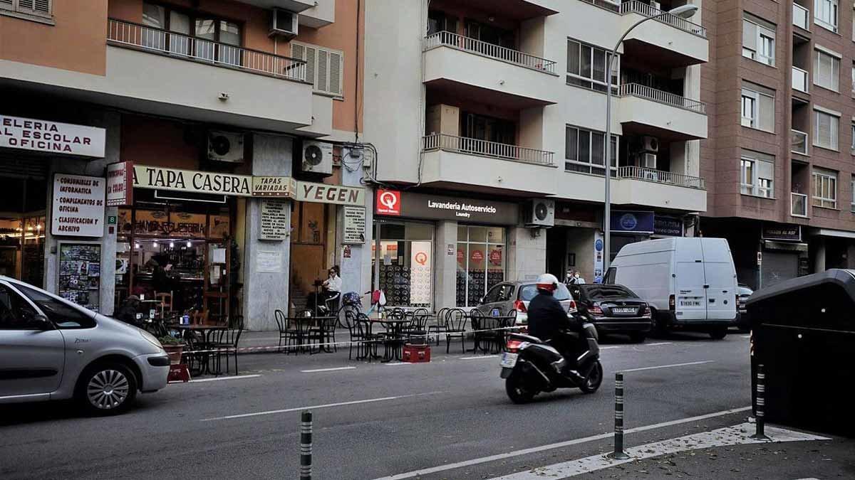 Bar de la calle Médico José Darder de Palma donde un joven suizo protagonizó una agresión homófoba.