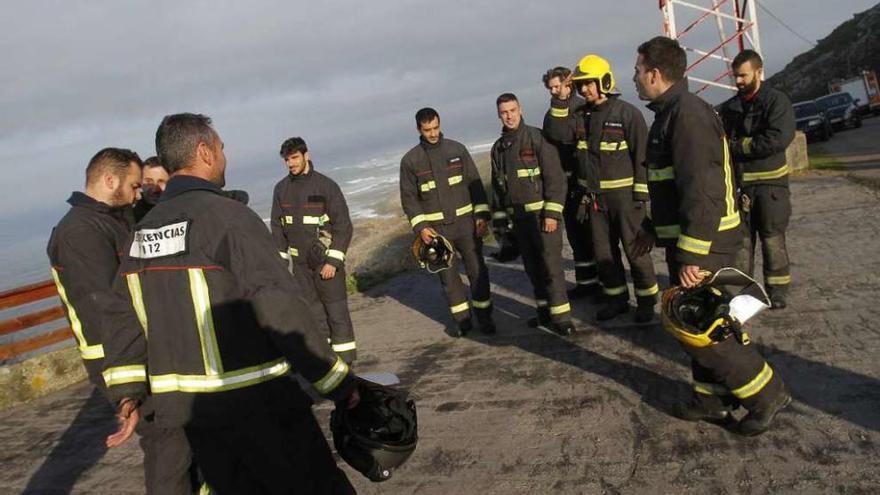 Miembros de los grupos de emergencias supramunicipales de A Guarda y del Val Miñor. // Adrián Irago