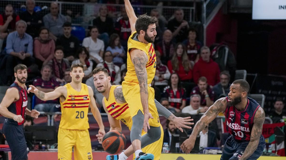 El ciclón Howard reengancha al Baskonia a los 'playoffs'.