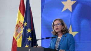 GRAF6743. MADRID, 07/10/2020.- Los vicepresidentes del Gobierno, Carmen Calvo, Pablo Iglesias, Teresa Ribera y Nadia Calviño (en la imagen) han avanzado, cada uno en su responsabilidad temática, el Plan de Recuperación, Transformación y Resiliencia de la economía española, presentado esta mañana por el presidente del Gobierno, Pedro Sánchez. EFE/Pool Moncloa/José María Cuadrado