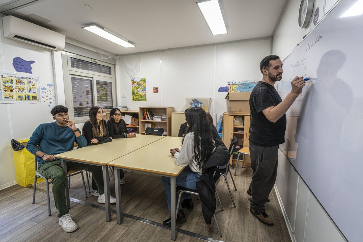 "Si accepto la plaça, passaré cinc hores diàries al tren" "Si accepto la plaça, passaré cinc hores diàries al tren"