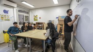 Barcelona 29/10/2024 Barcelona. Sindicatos, escuelas e institutos de LHospitalet denuncian que faltan profesores para las aulas de acogida en un contexto de matrícula viva muy fuerte con alumnos que llegan de todo el mundo. AUTOR: MANU MITRU