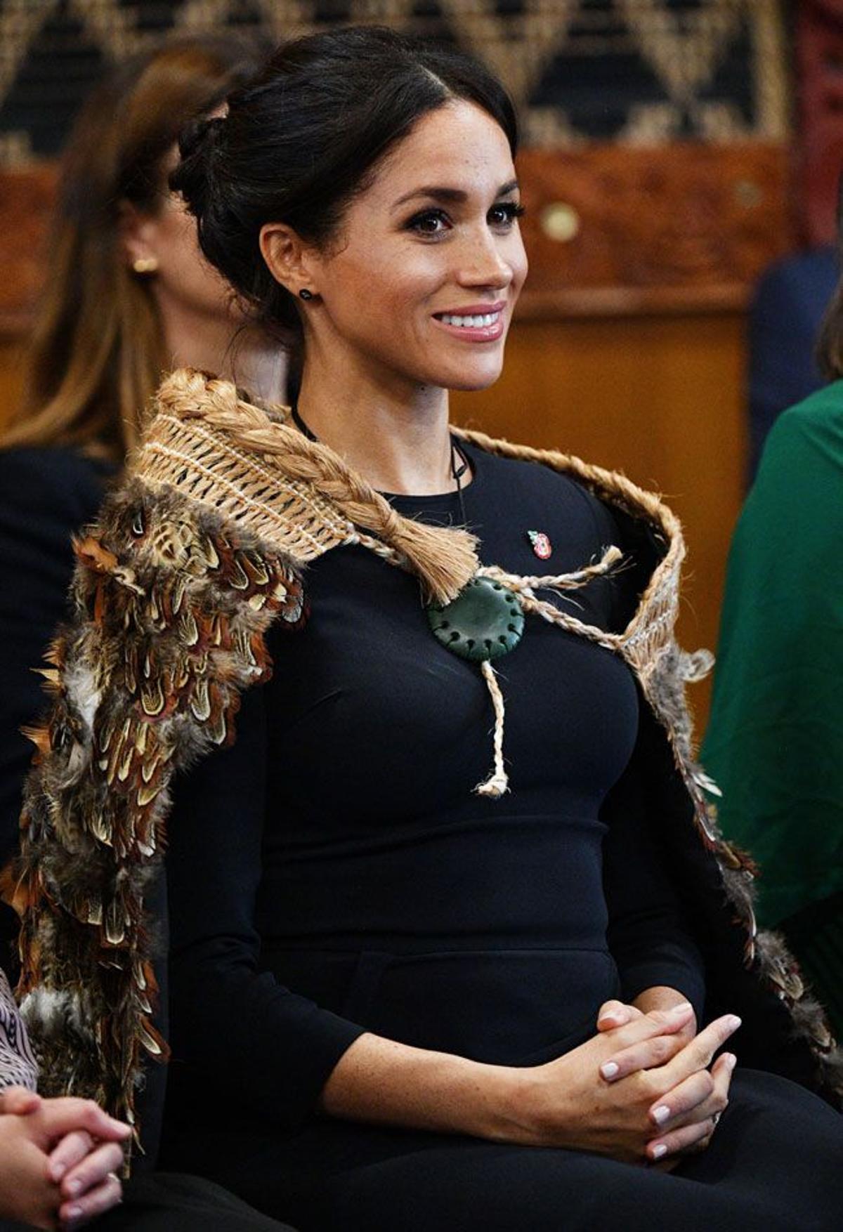 Meghan Markle volvió a optar por un recogido bajo para su último acto