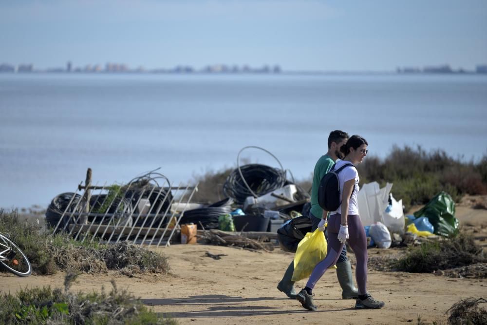 Recogida de plásticos en el Mar Menor