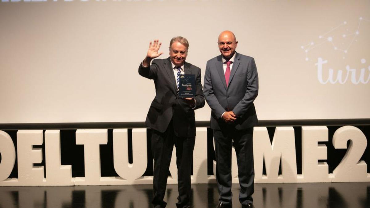 Eduardo Luis Mayol, impulsor del Bibo Park, con su premio.