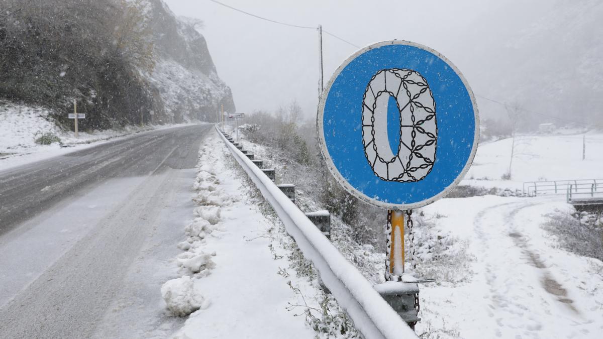 Temporal de nieve en el Puerto de San Isidro