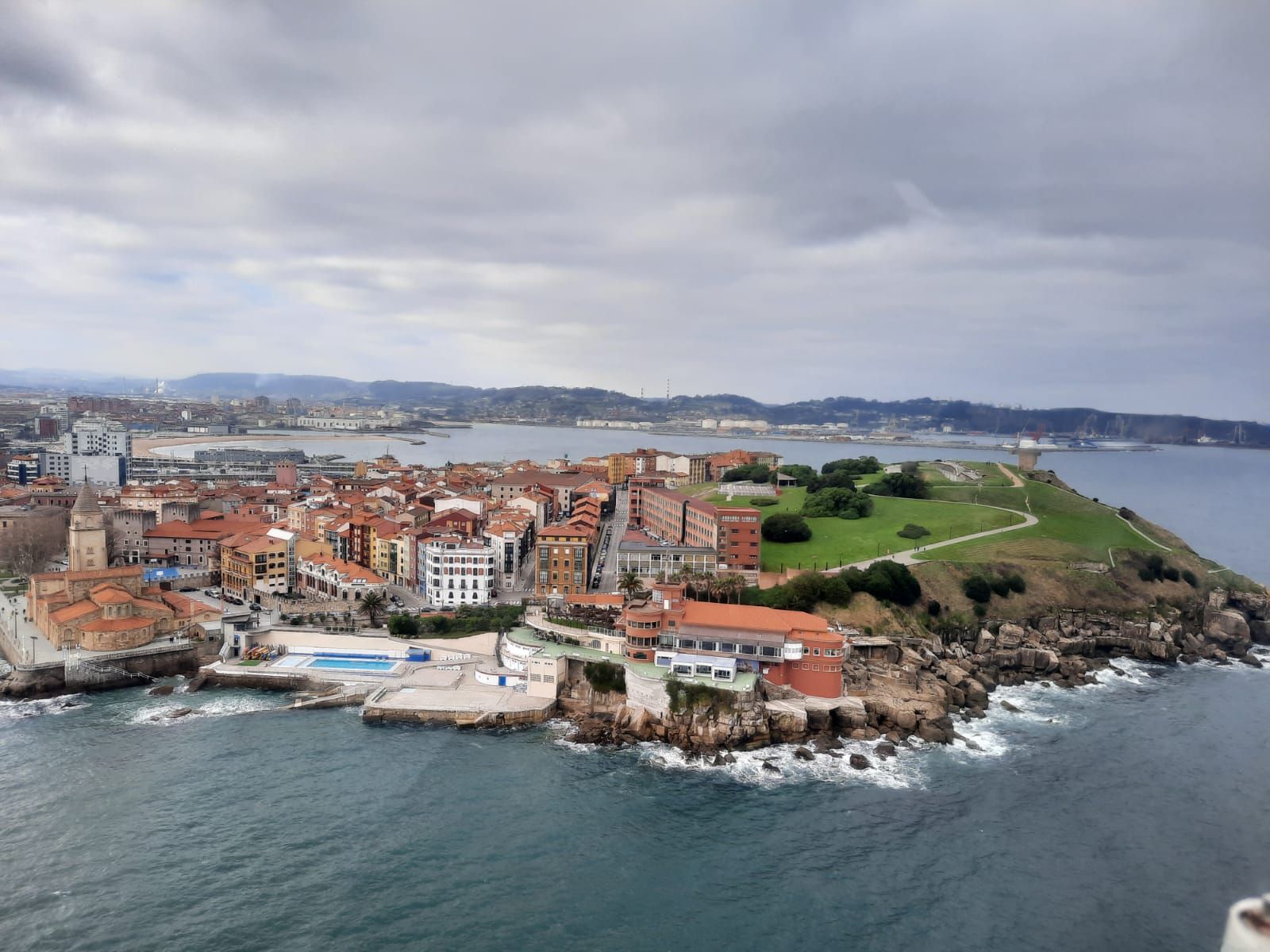 En imágenes: Así se ve Gijón desde el aire