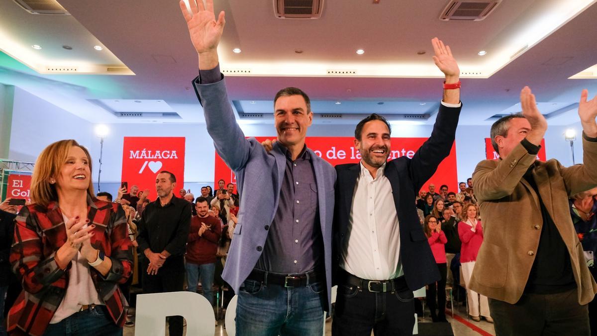 Sánchez y Espadas arropan a Dani Pérez en la presentación de su candidatura a la Alcaldía de Málaga.