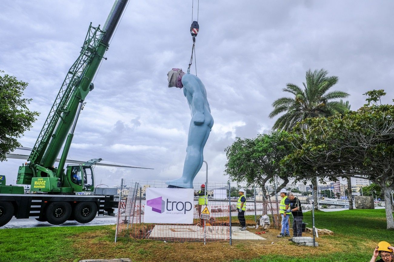 Instalación del Greetingman junto al Muelle Santa Catalina