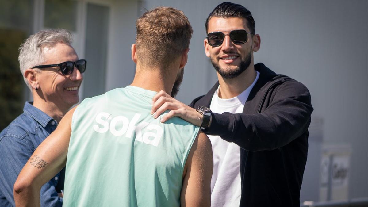 Rafa Mir junto a Pulido en su visita a la Ciudad Deportiva del Huesca