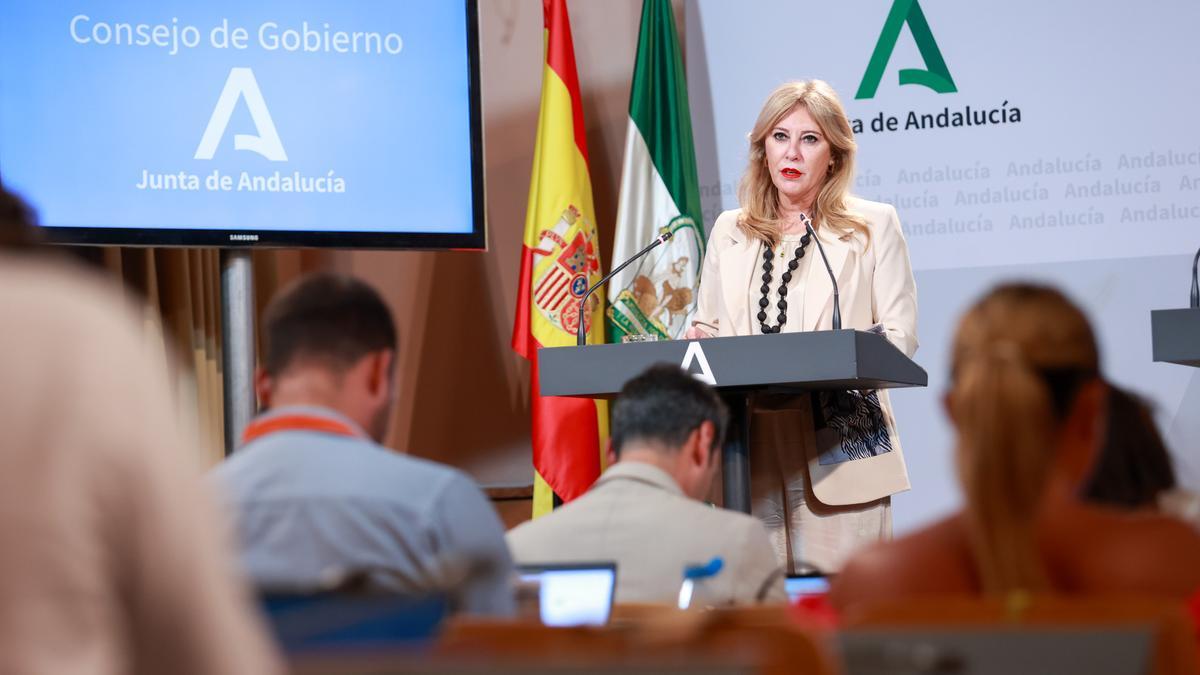 Carolina España defiende el acento andaluz de Montero