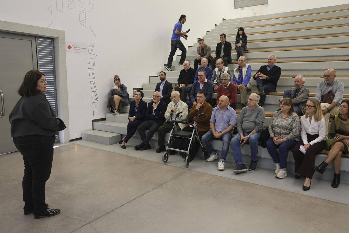 La concejala de Archivos, al dirigirse a los asistentes.