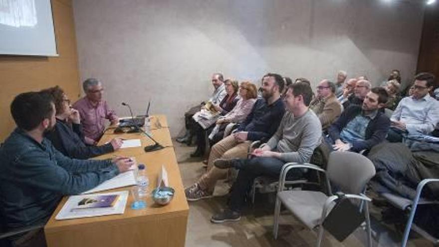 La conferencia de ayer tuvo lugar en la Llotja del Cànem.