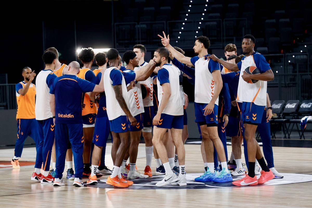 Valencia Roig Arena Entrenamiento y rueda de prensa previa al partido de Euroleague contra Panathinaikos PEDRO MARTÍNEZ Kameron Taylor Josep Puerto VLC