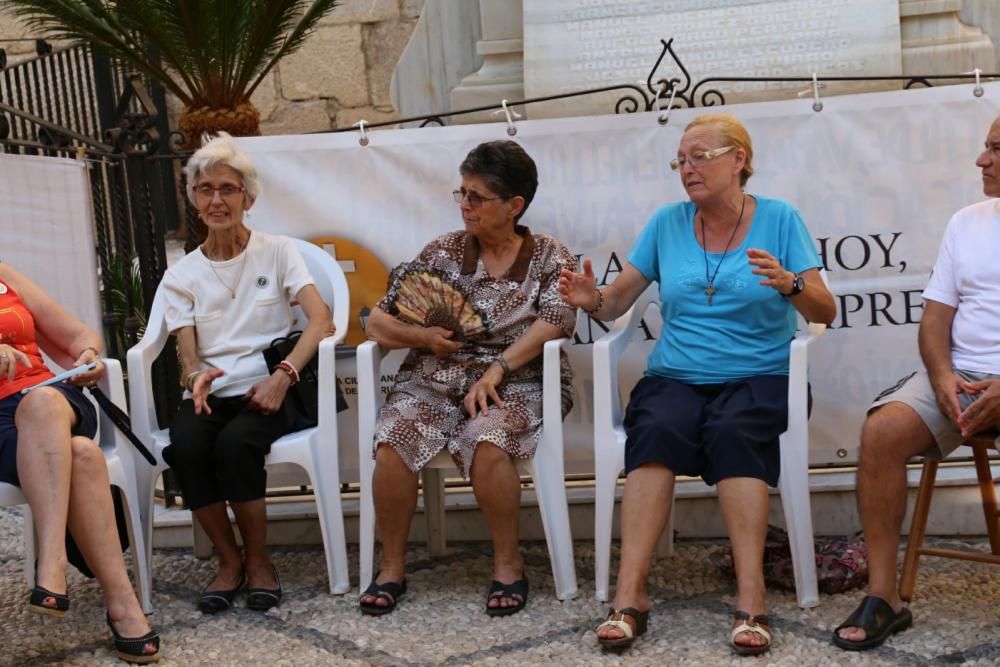 Vecinos de Callosa de Segura llevan 7 meses vigilando para que no retiren la Cruz