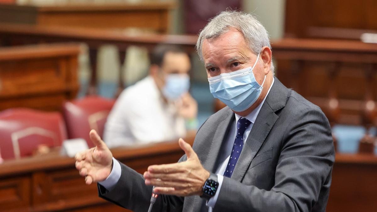 Sebastián Franquis, en el Parlamento de Canarias.